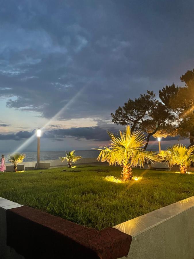 Hotel Chaika Kobuleti ภายนอก รูปภาพ